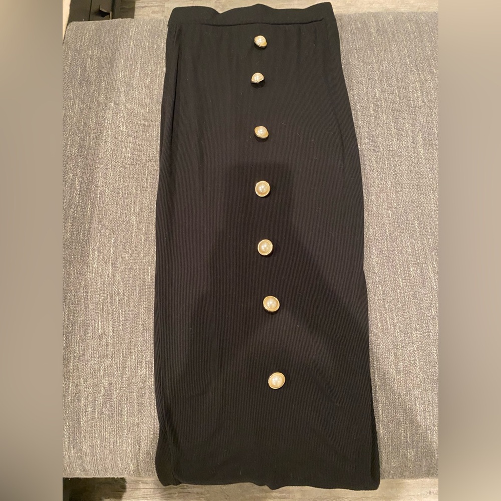 Elegant Black w/ Pearl Button Skirt Size S